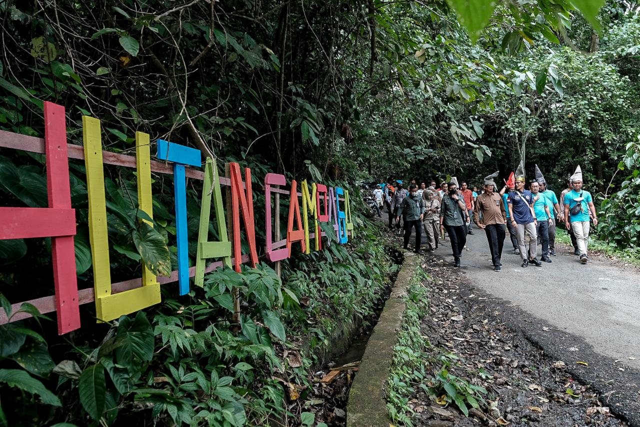 Menparekraf Dorong Pengembangan Wisata Berbasis Alam di Desa Wisata